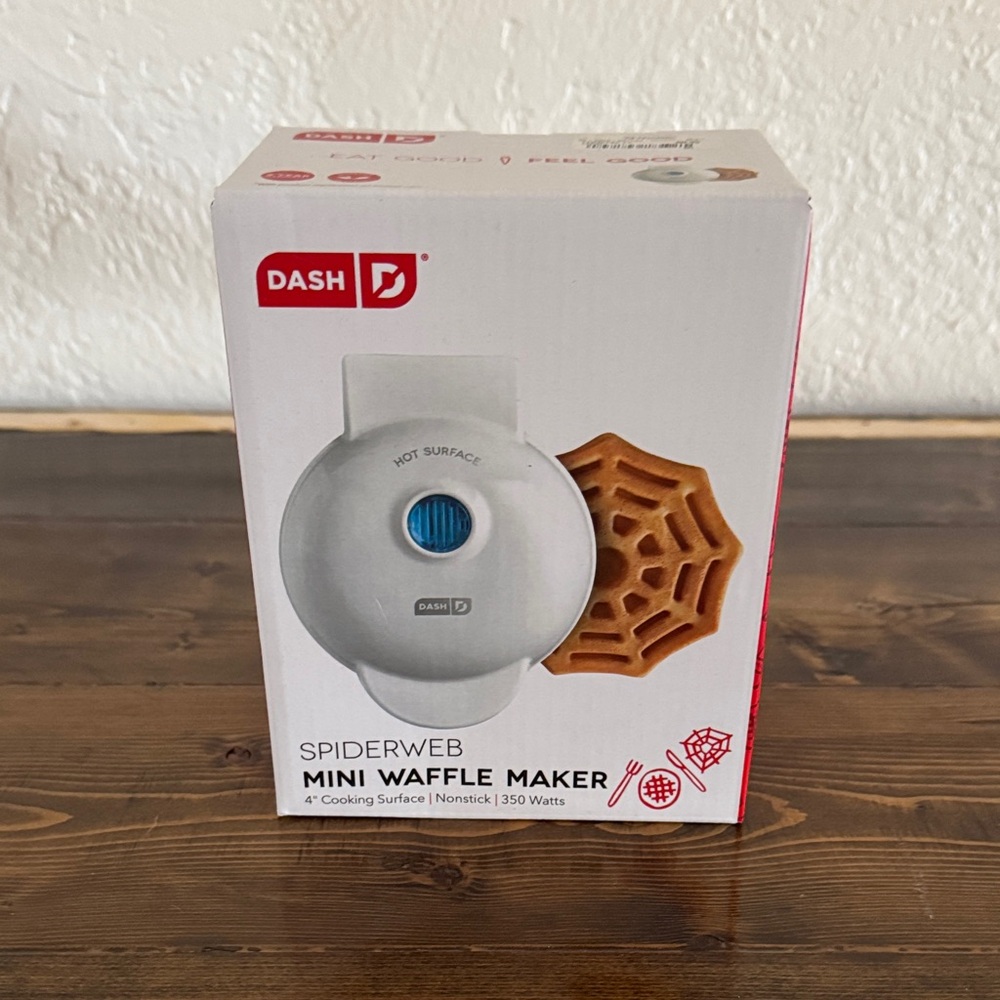 Dash White Mini Waffle Maker